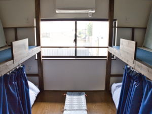 4-bed room